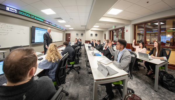 engaged class in the Finance Lab