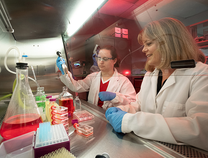 student and faculty working in lab together