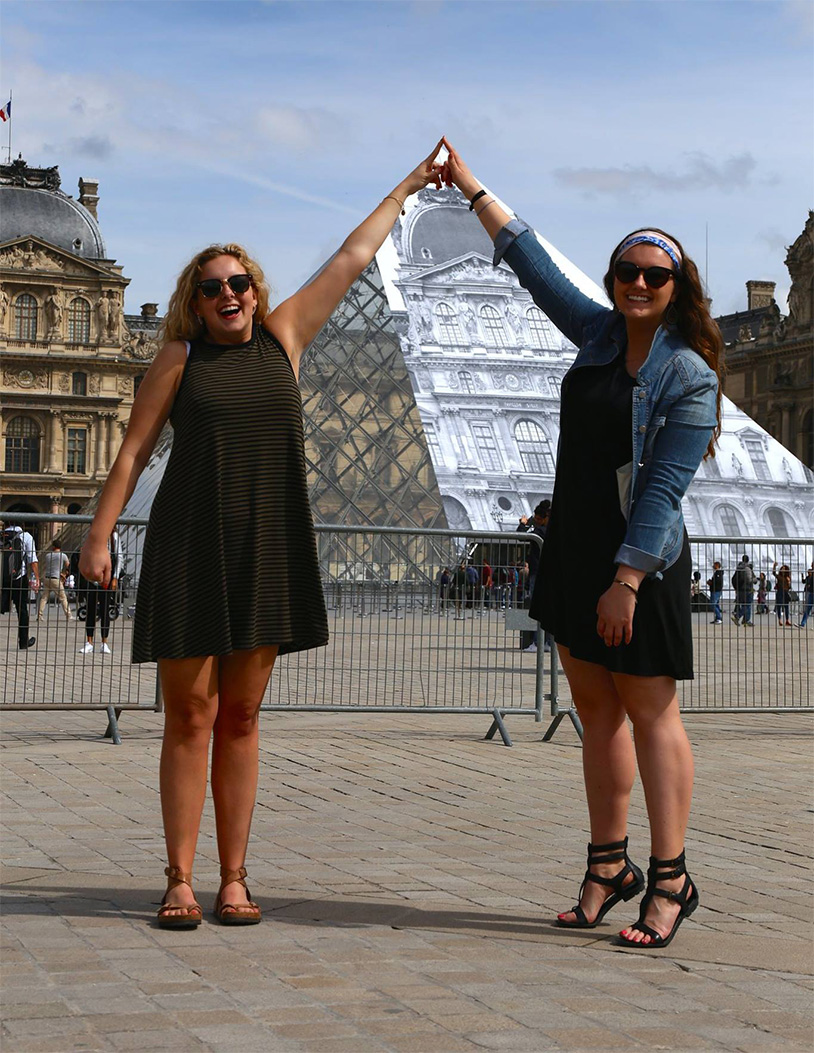 two female students at the Louvre