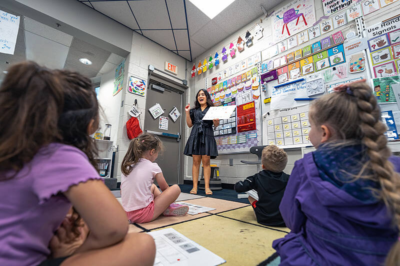 teacher teaching young students
