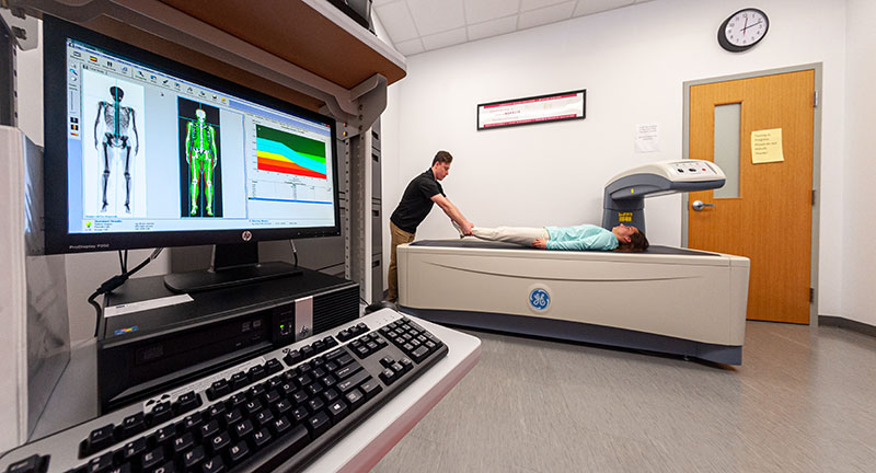 students using equipment in human performance lab