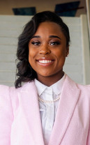 Lauren Wright headshot